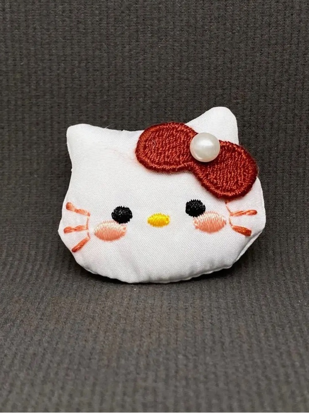 White Cat Face Linen Cotton Cloth Embroidered Brooch with Red Bow NWT